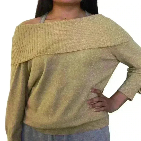 ⚜️🌟OFF-THE-SHOULDER GOLDEN SHIRT🌟⚜️ - Picture 1 of 4